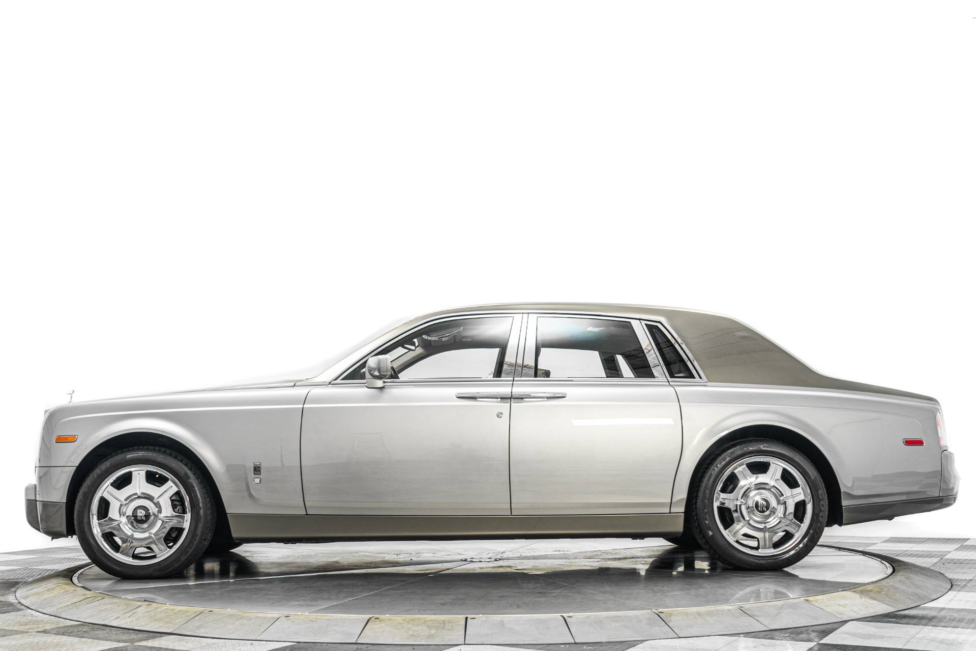 Rolls-Royce Phantom Two-Tone Exterior And Interior, Chromed Wheels