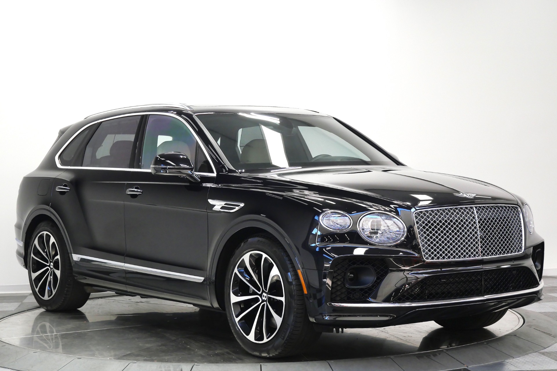 Bentley Bentayga V8 -Touring Specification, Front Seat Comfort Specification