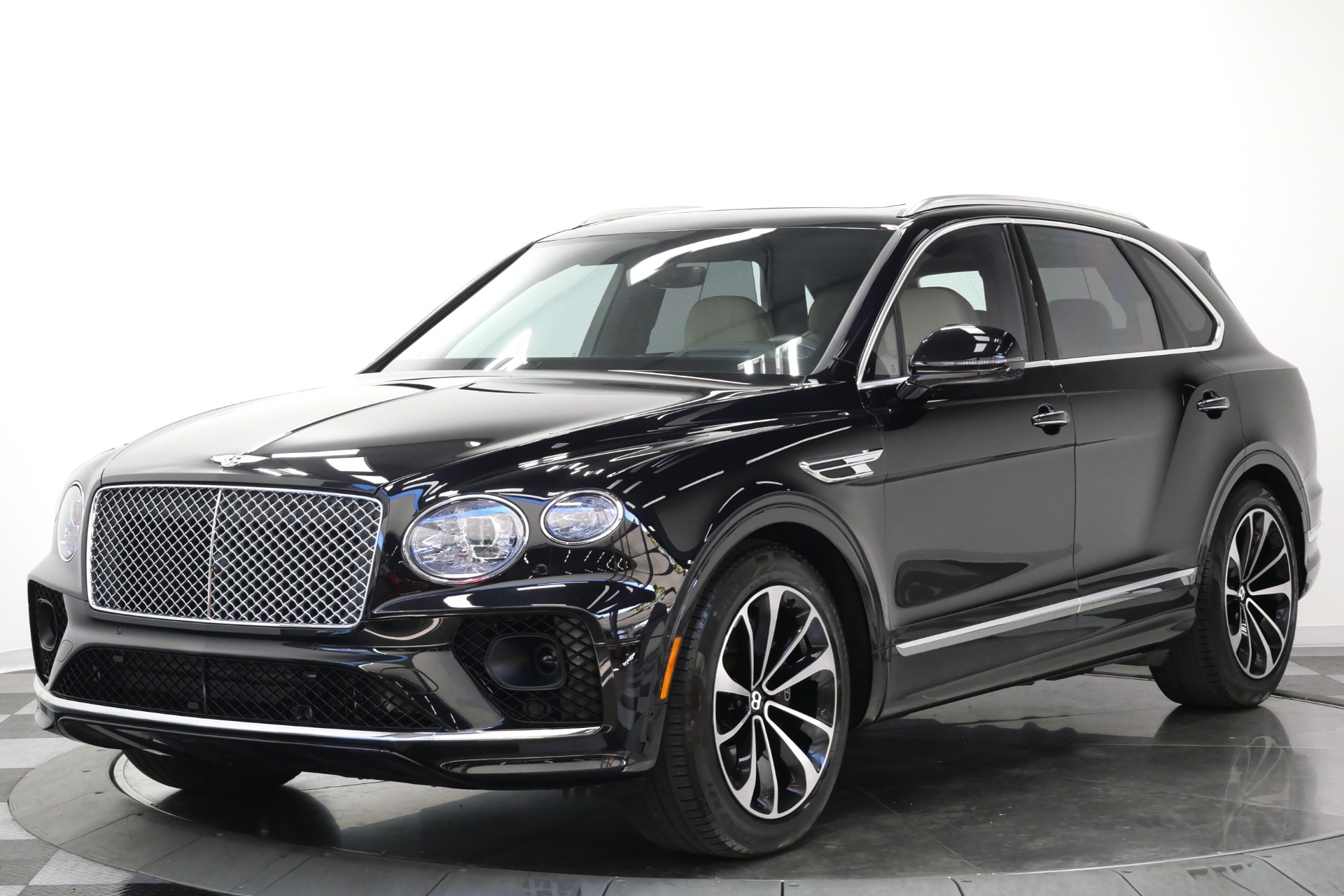 Bentley Bentayga V8 -Touring Specification, Front Seat Comfort Specification