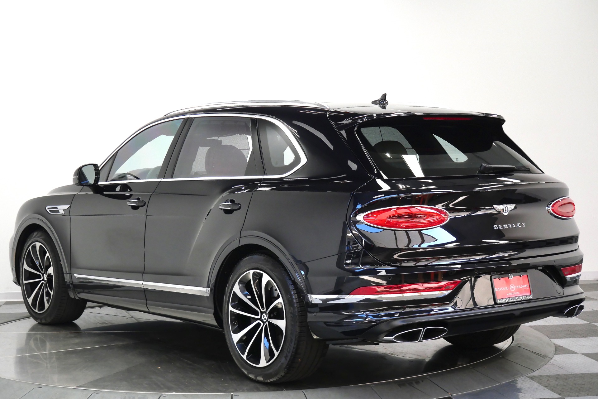 Bentley Bentayga V8 -Touring Specification, Front Seat Comfort Specification