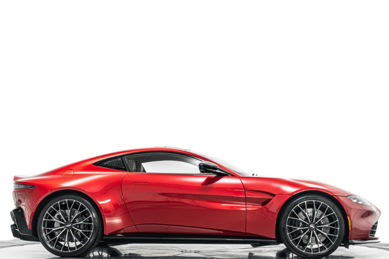Aston Martin Vantage V8 -Diamond Turned Wheels, Black Packs, Contrast Stitching