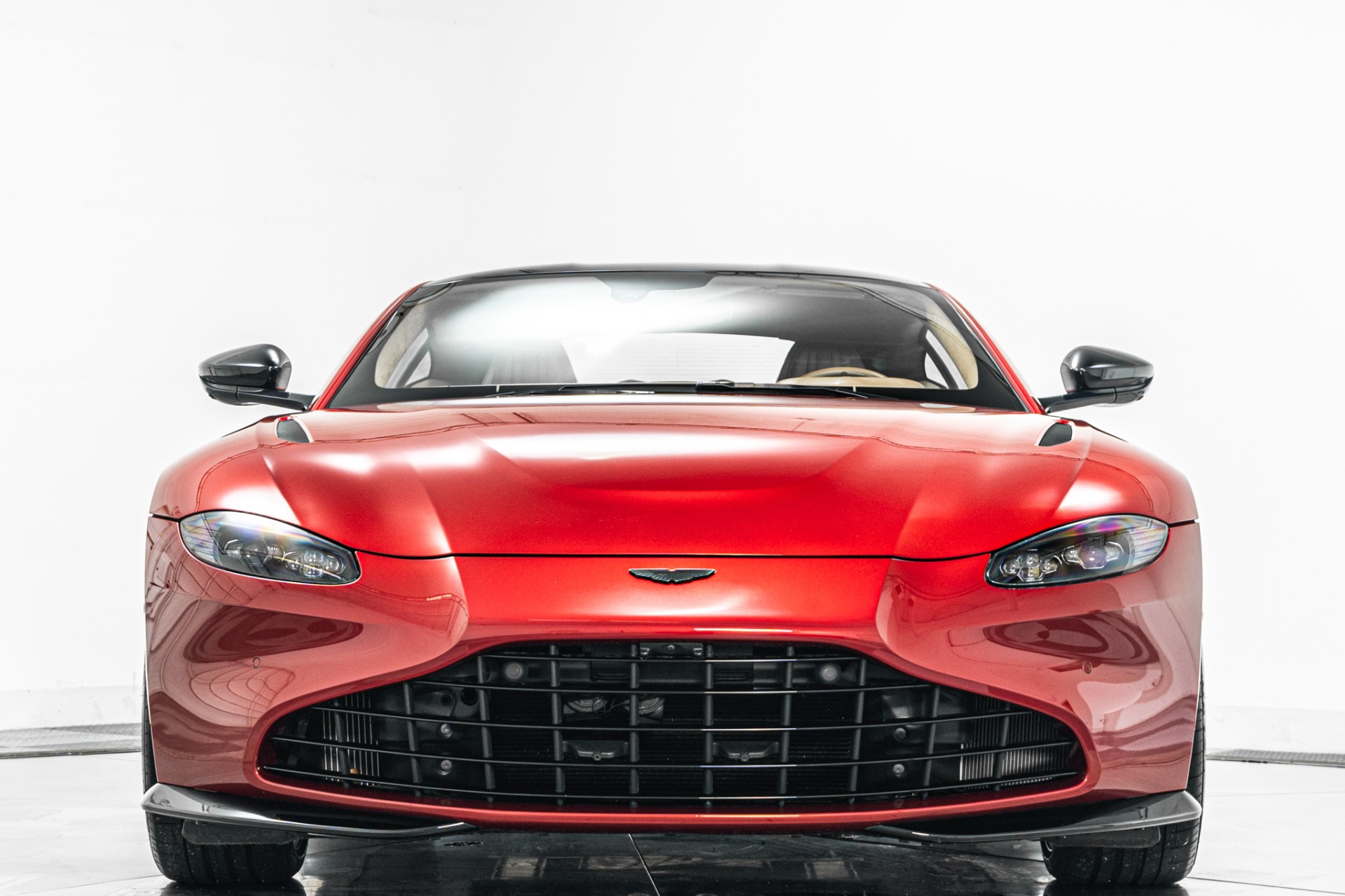 Aston Martin Vantage V8 -Diamond Turned Wheels, Black Packs, Contrast Stitching