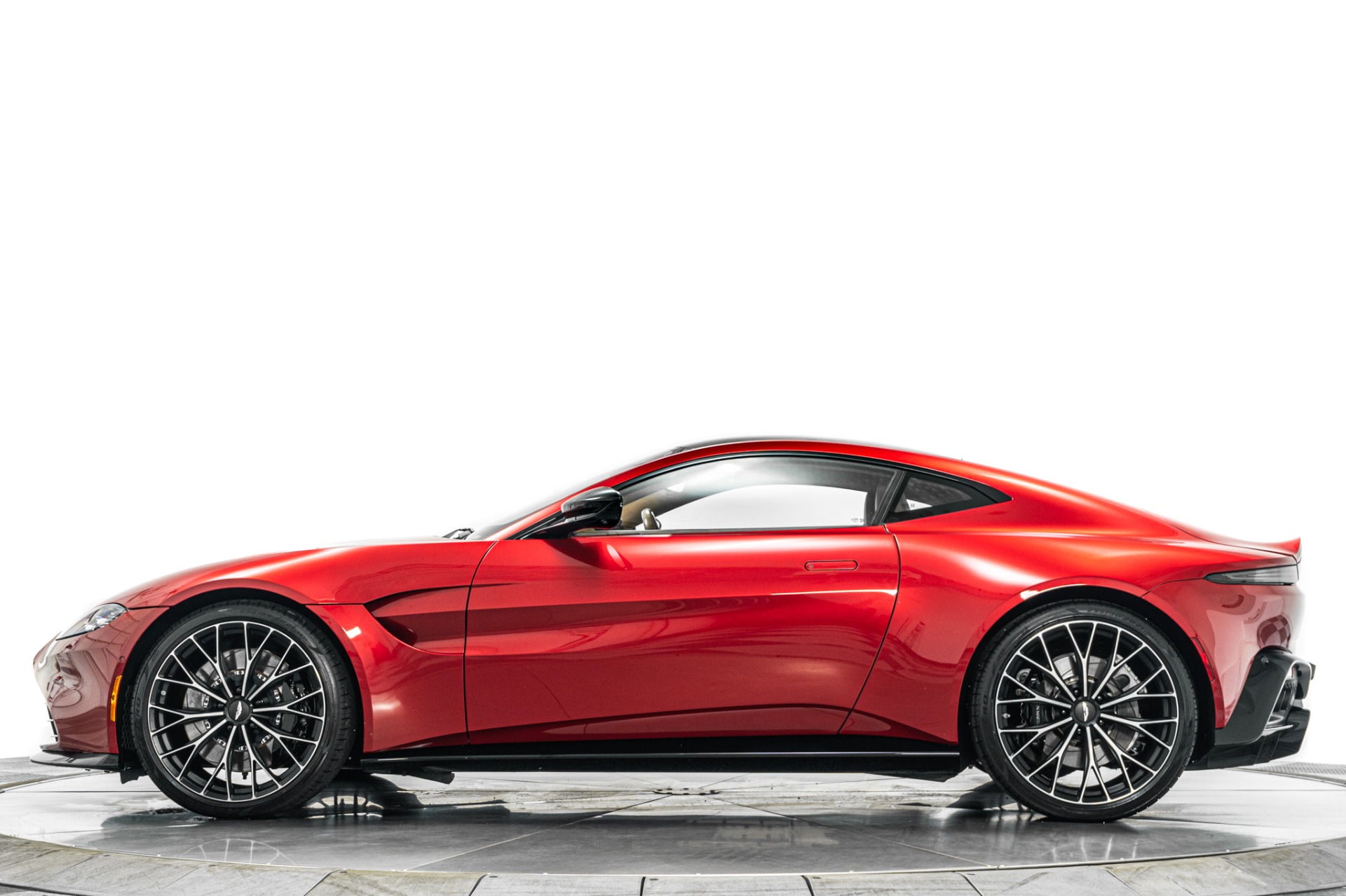 Aston Martin Vantage V8 -Diamond Turned Wheels, Black Packs, Contrast Stitching