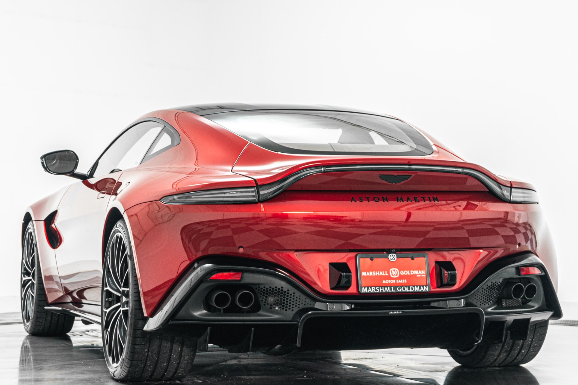 Aston Martin Vantage V8 -Diamond Turned Wheels, Black Packs, Contrast Stitching