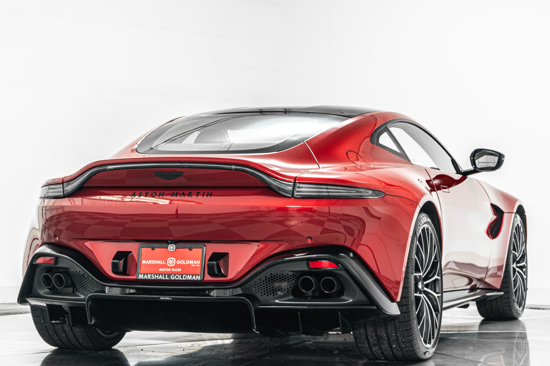 Aston Martin Vantage V8 -Diamond Turned Wheels, Black Packs, Contrast Stitching