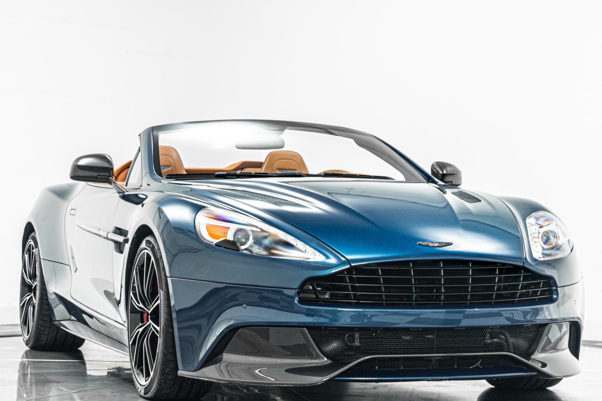 Aston Martin Vanquish Volante -Low Miles, Amazing Color Combination