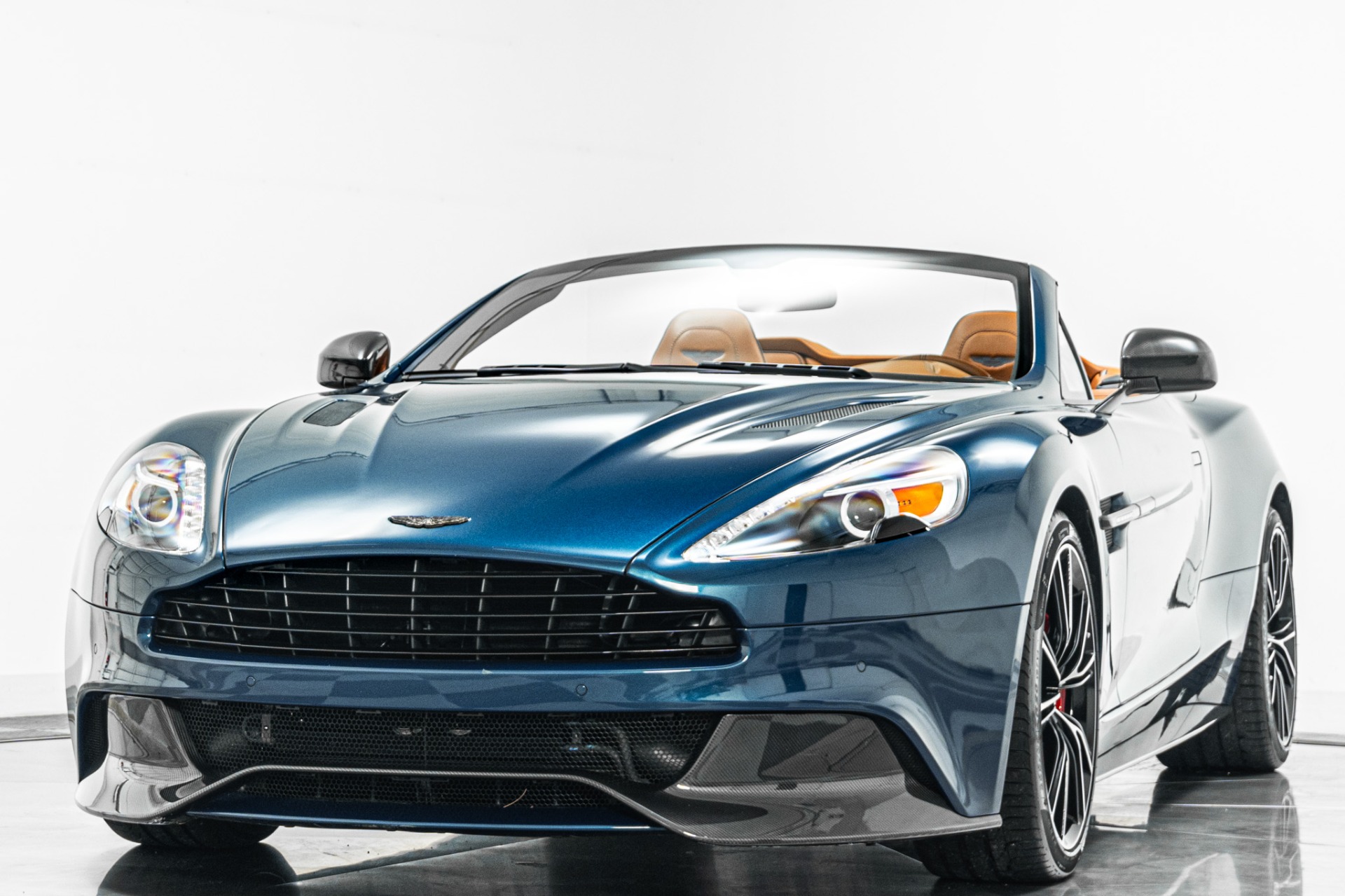 Aston Martin Vanquish Volante -Low Miles, Amazing Color Combination