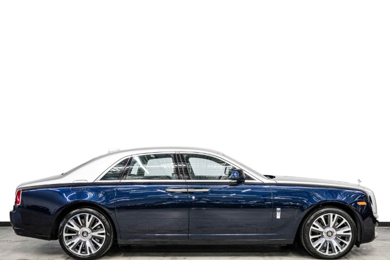 Rolls-Royce Ghost -Two Tone Paint, Starlight Headliner