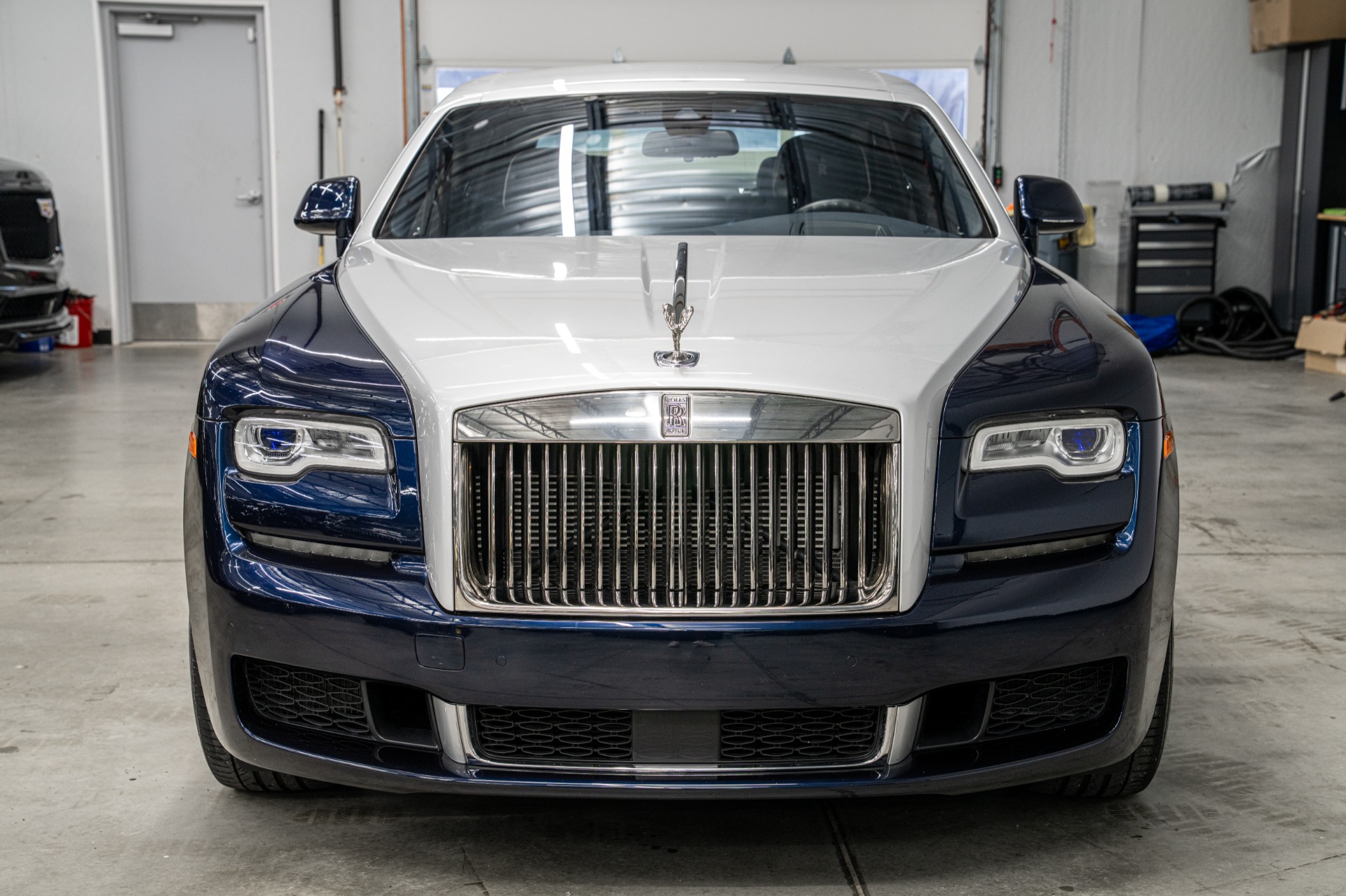 Rolls-Royce Ghost -Two Tone Paint, Starlight Headliner