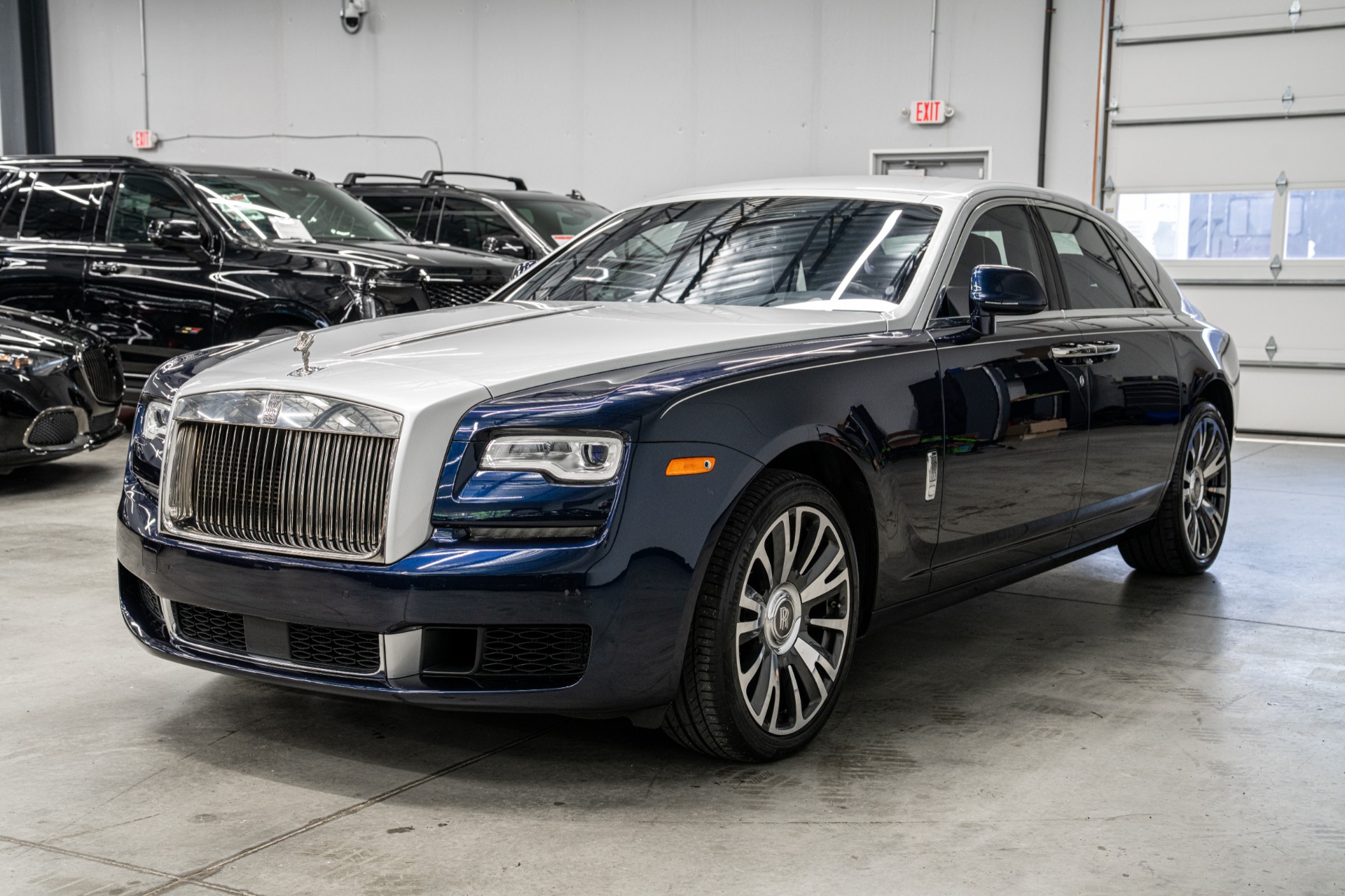 Rolls-Royce Ghost -Two Tone Paint, Starlight Headliner