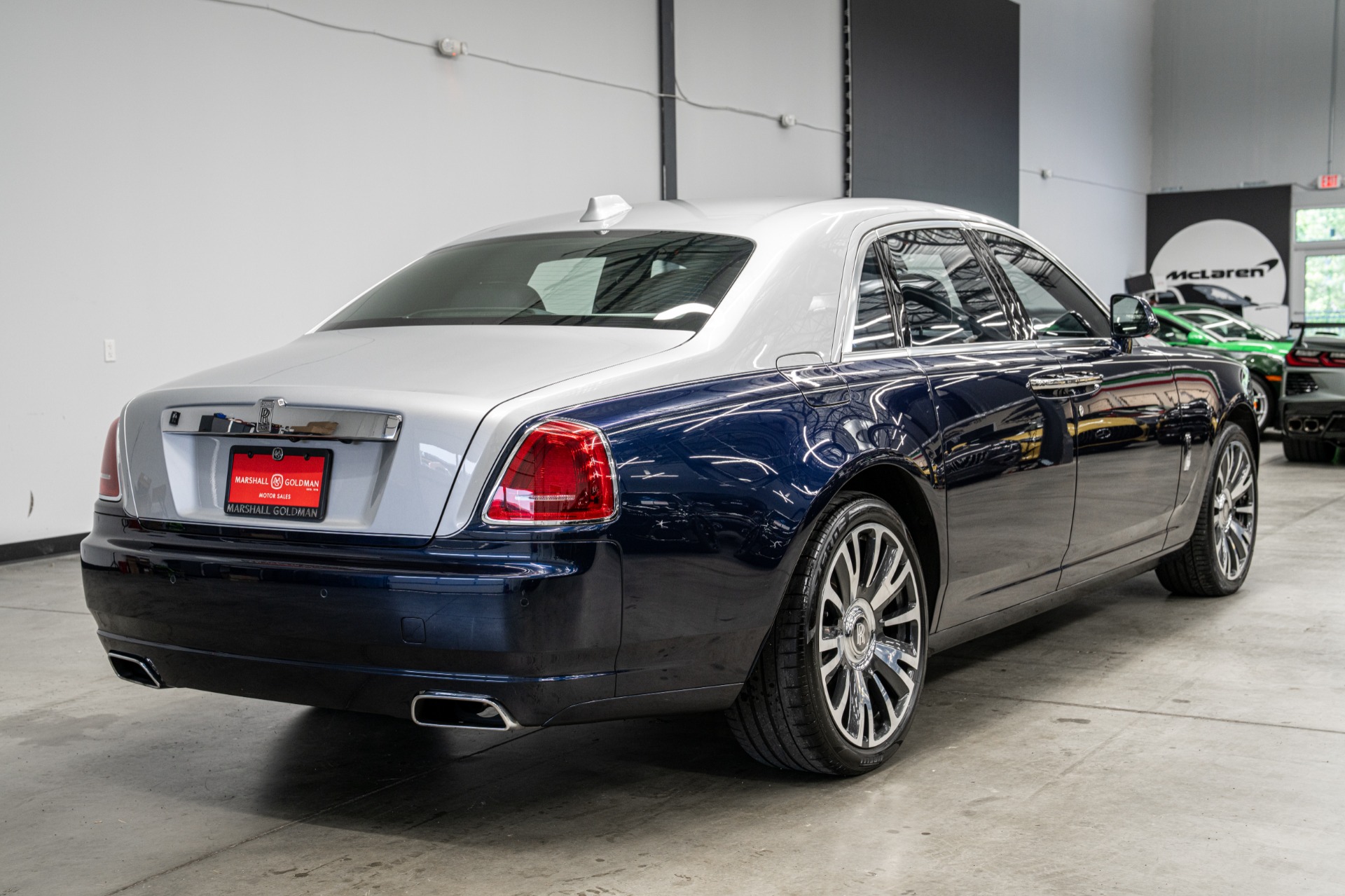 Rolls-Royce Ghost -Two Tone Paint, Starlight Headliner