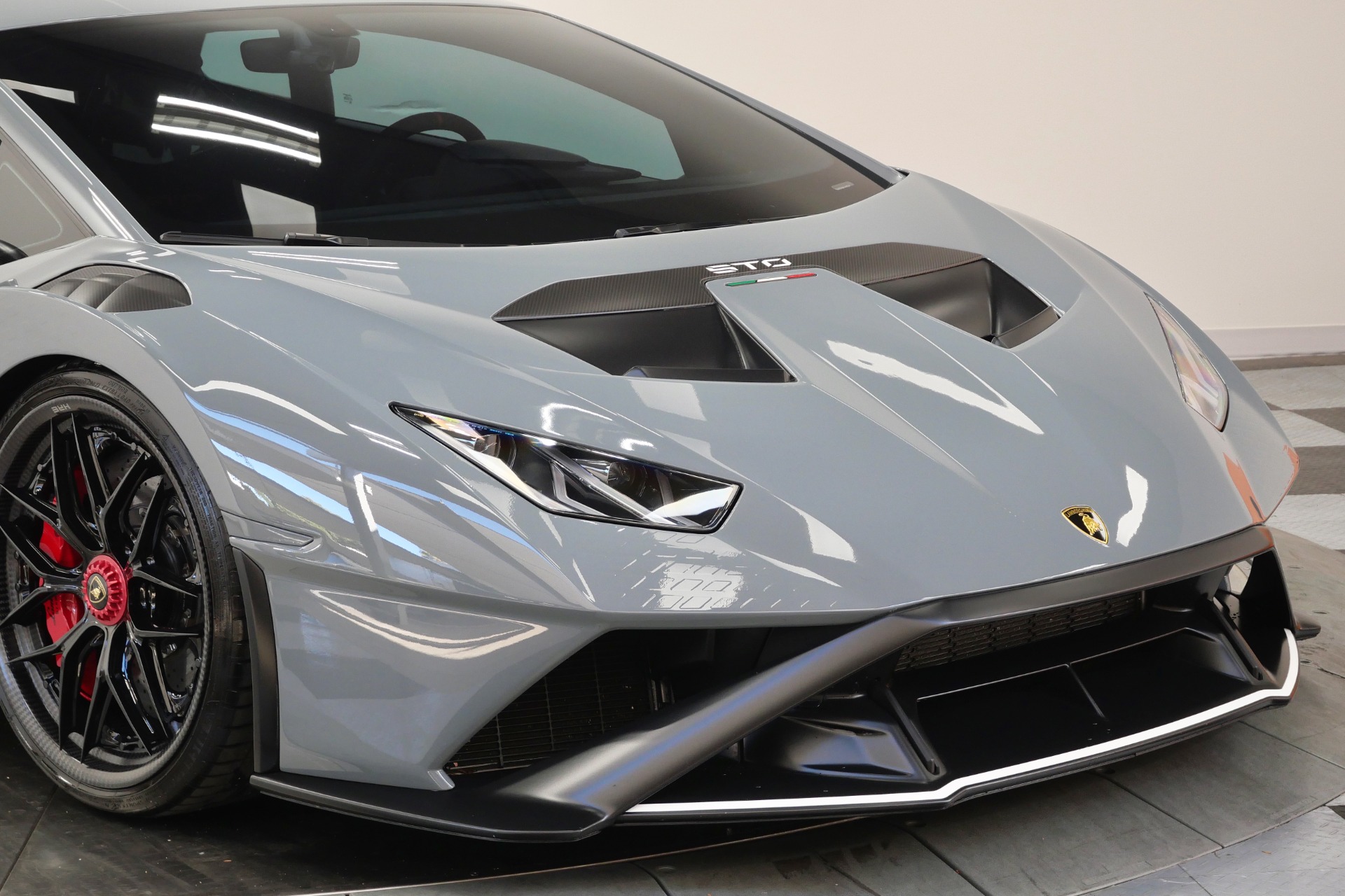 Lamborghini Huracan STO -VF Supercharger, HRE Carbon Fiber Wheels
