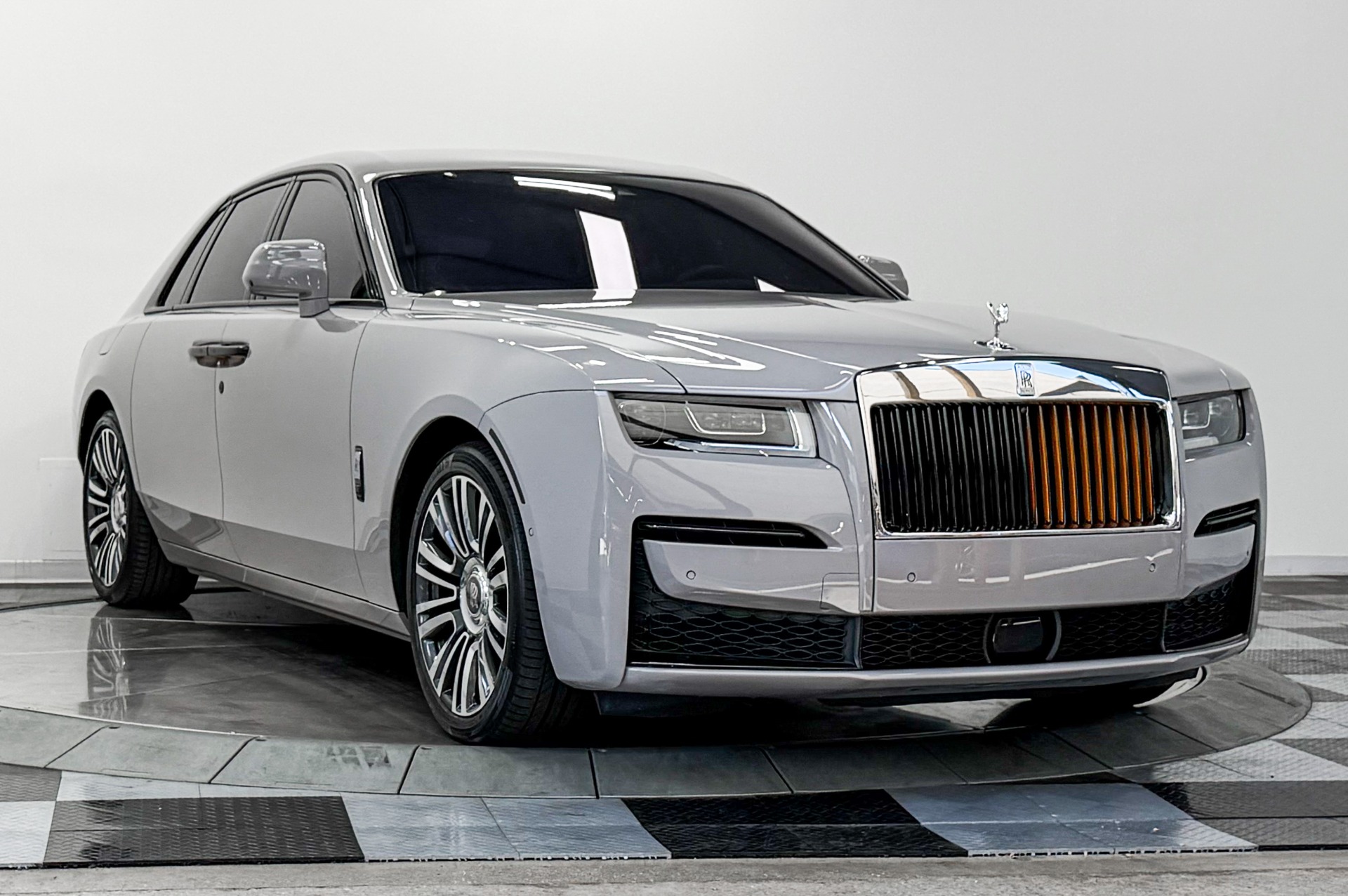 Rolls-Royce Ghost -The Ghost Package, Bespoke Audio, Illuminated Fascia