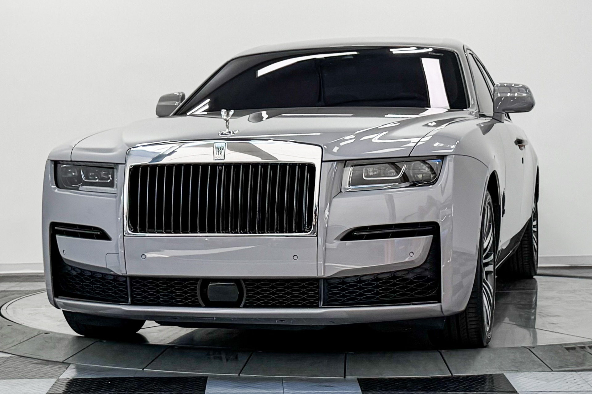 Rolls-Royce Ghost -The Ghost Package, Bespoke Audio, Illuminated Fascia