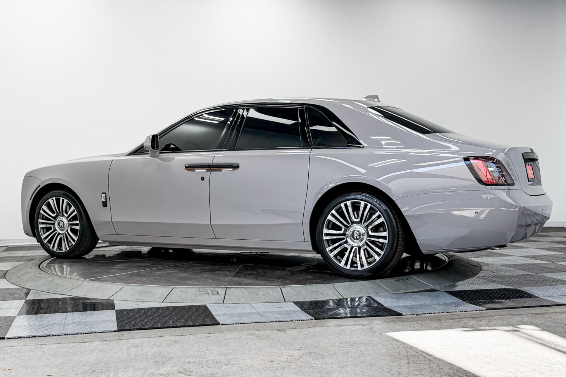 Rolls-Royce Ghost -The Ghost Package, Bespoke Audio, Illuminated Fascia