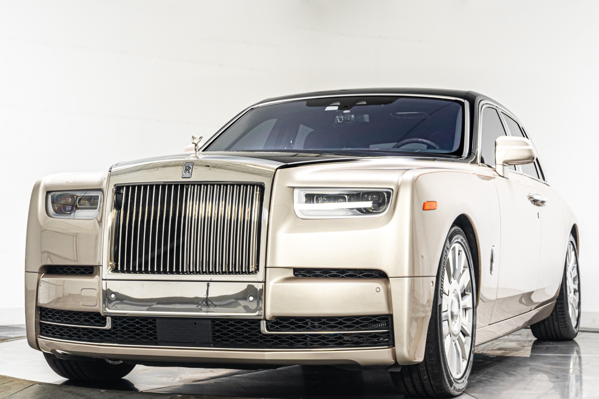 Rolls-Royce Phantom -The Phantom Package, Two-Tone Paint, Bespoke Audio