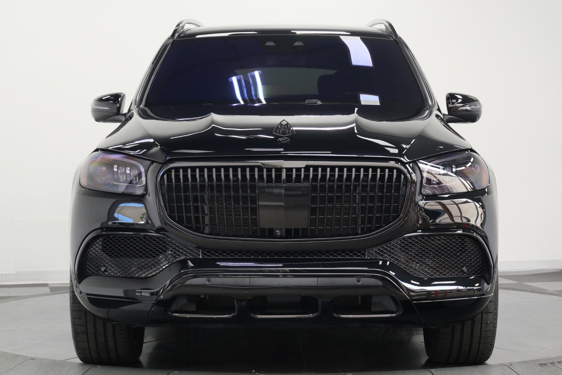 Mercedes-Benz Maybach GLS 600 4MATIC -4 Seat Configuration, Rear Refrigerator