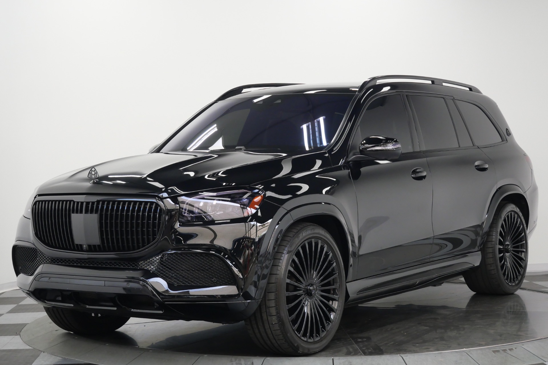 Mercedes-Benz Maybach GLS 600 4MATIC -4 Seat Configuration, Rear Refrigerator