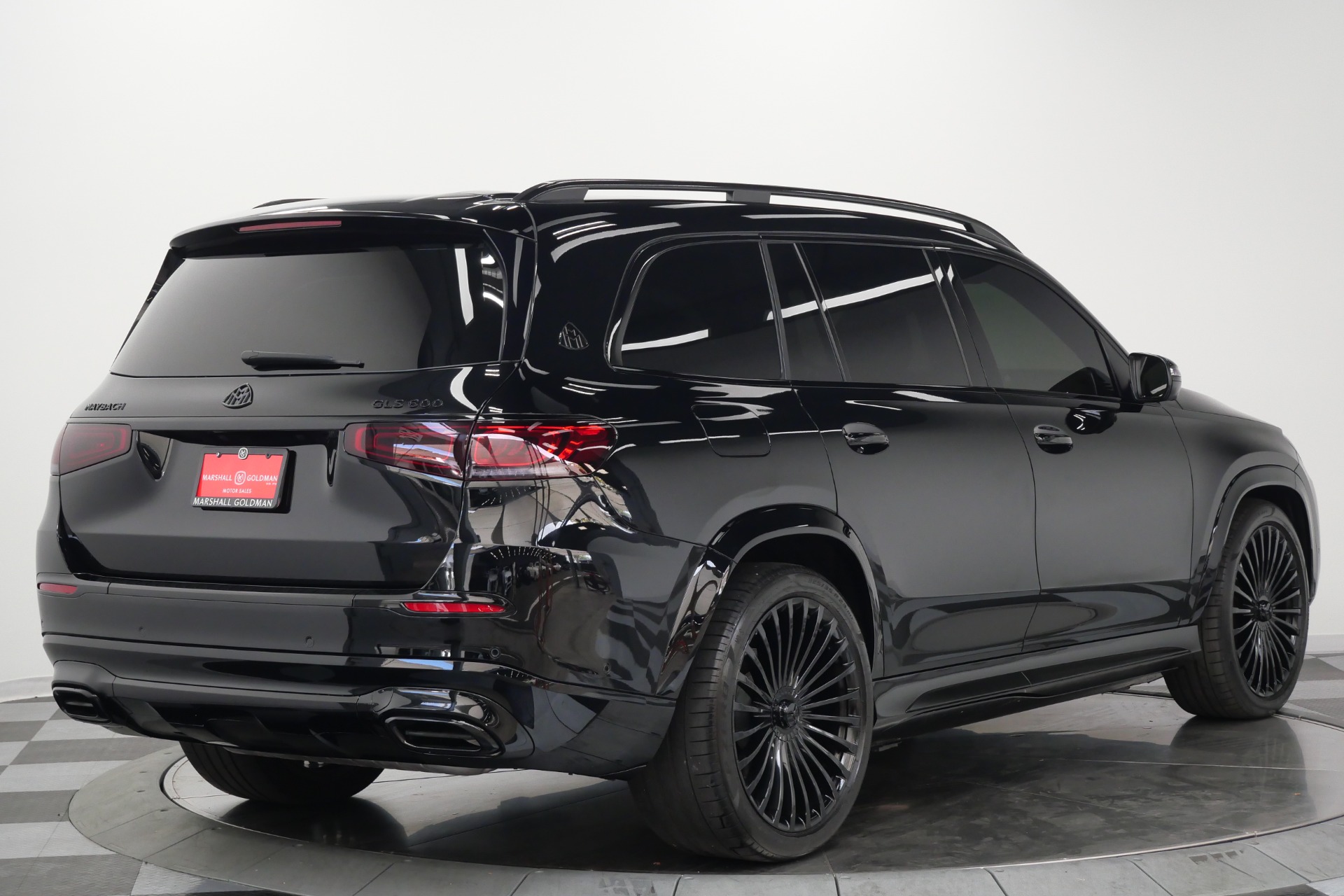 Mercedes-Benz Maybach GLS 600 4MATIC -4 Seat Configuration, Rear Refrigerator