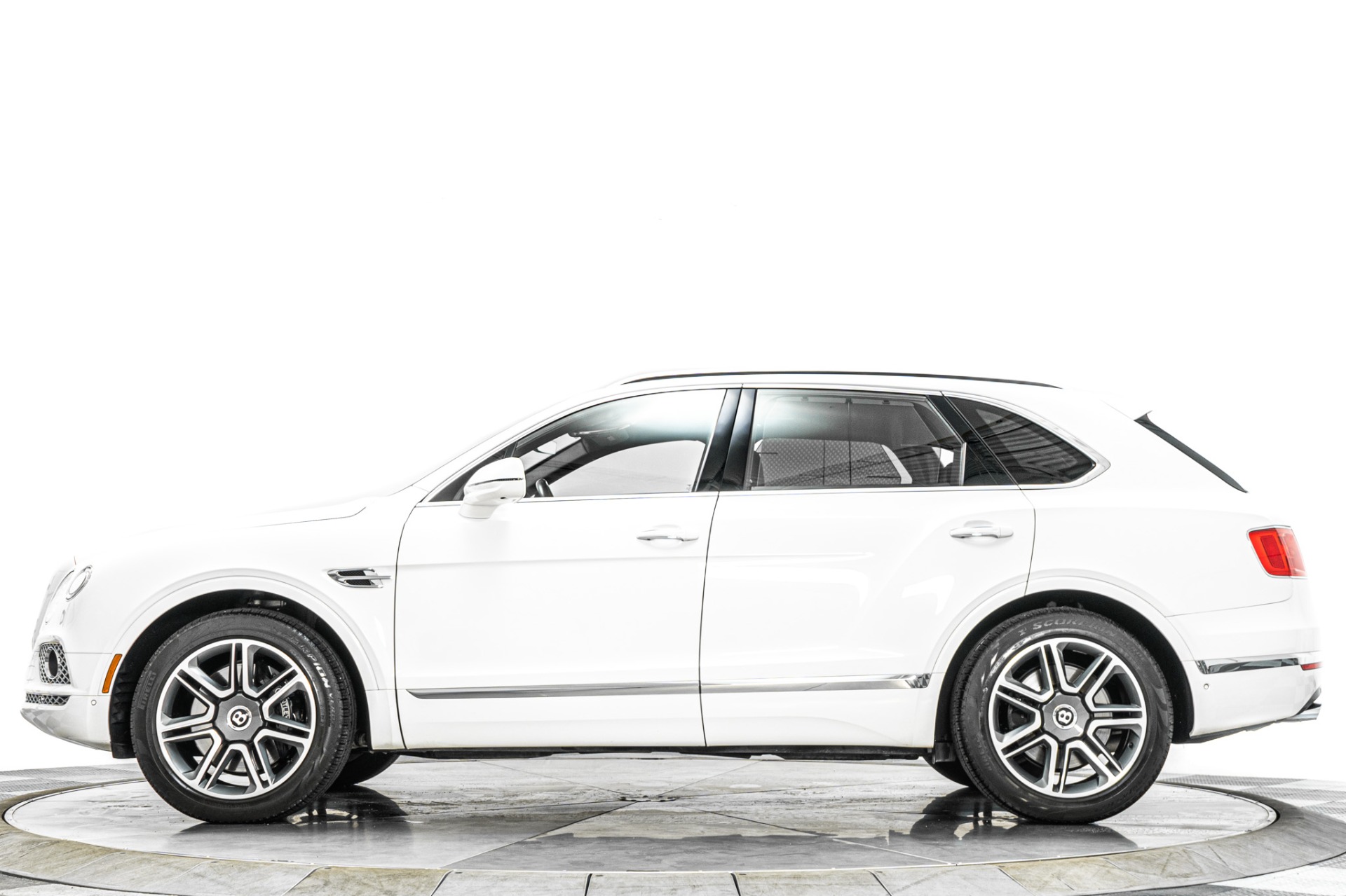 Bentley Bentayga Activity Edition -Mulliner Driving Specification, W12 Power