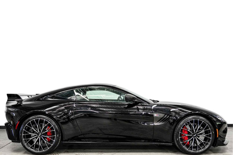 Aston Martin Vantage F1 Edition -Extended Carbon Fiber Trim, Carbon Fiber Buckets