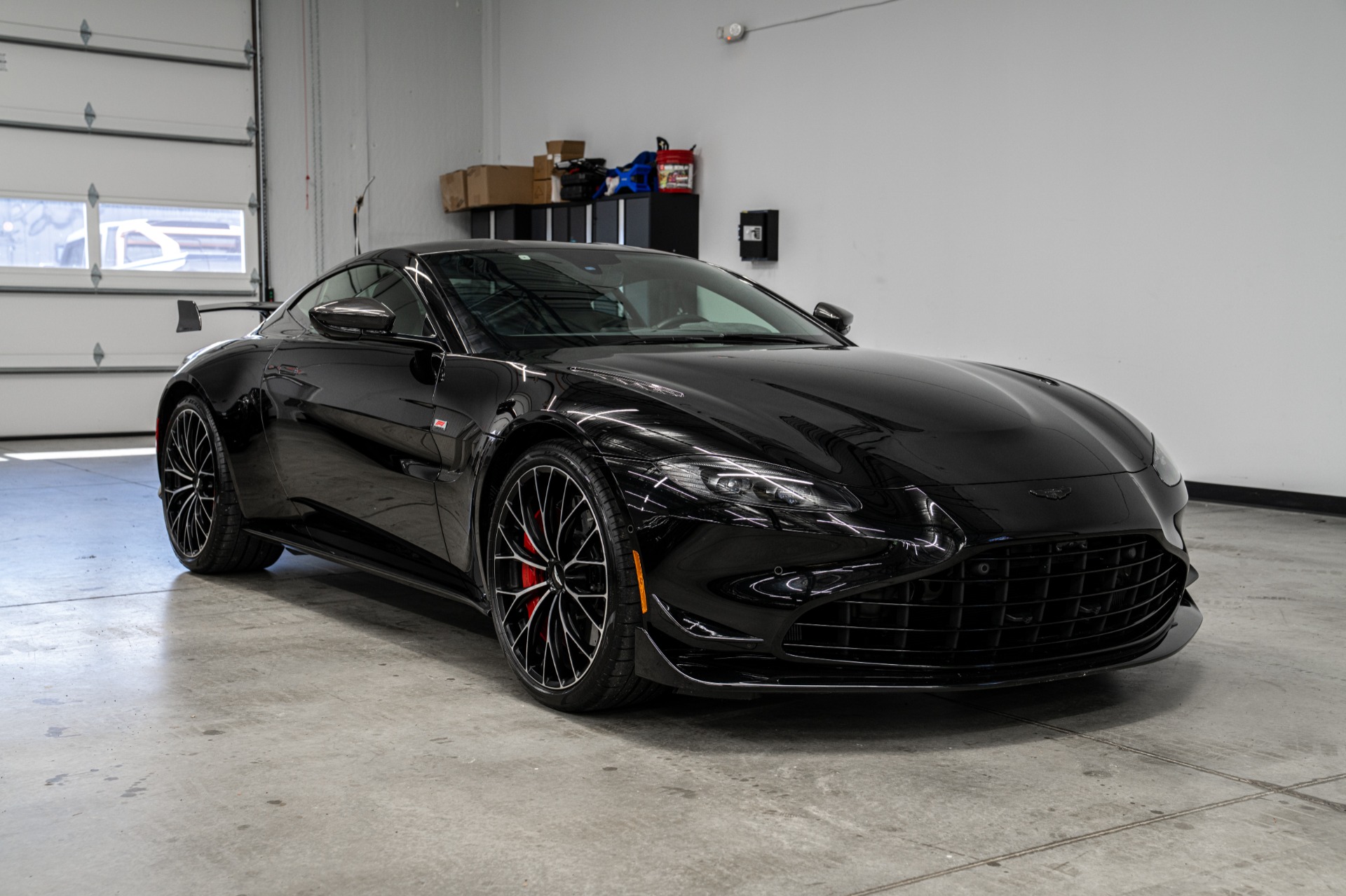 Aston Martin Vantage F1 Edition -Extended Carbon Fiber Trim, Carbon Fiber Buckets
