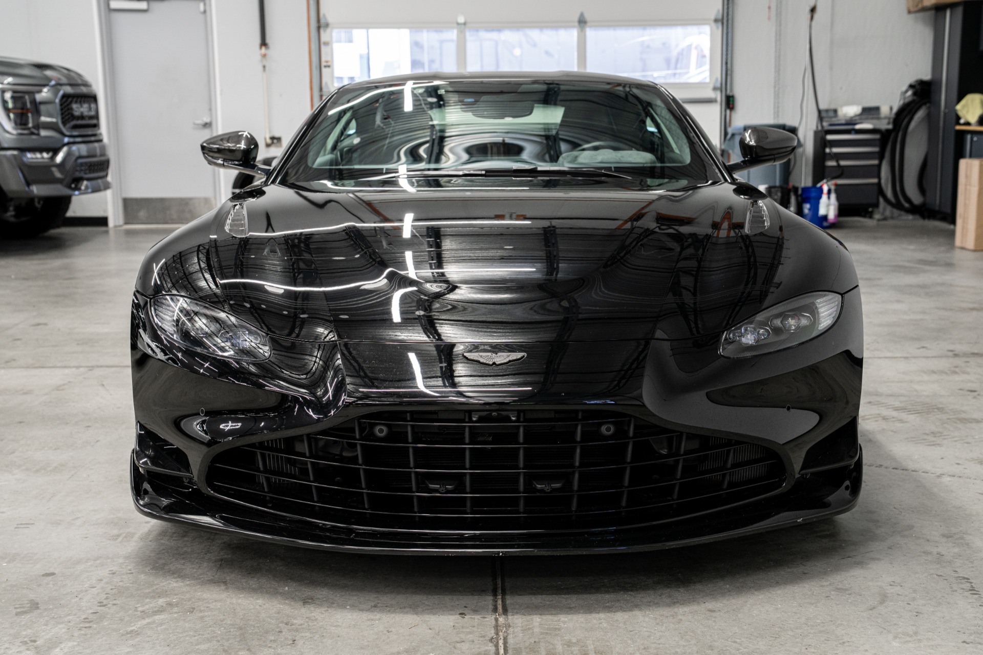 Aston Martin Vantage F1 Edition -Extended Carbon Fiber Trim, Carbon Fiber Buckets