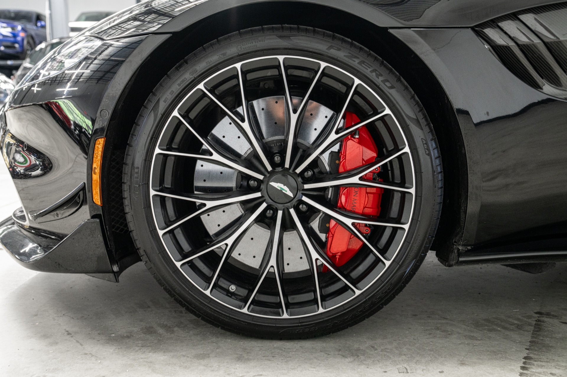 Aston Martin Vantage F1 Edition -Extended Carbon Fiber Trim, Carbon Fiber Buckets