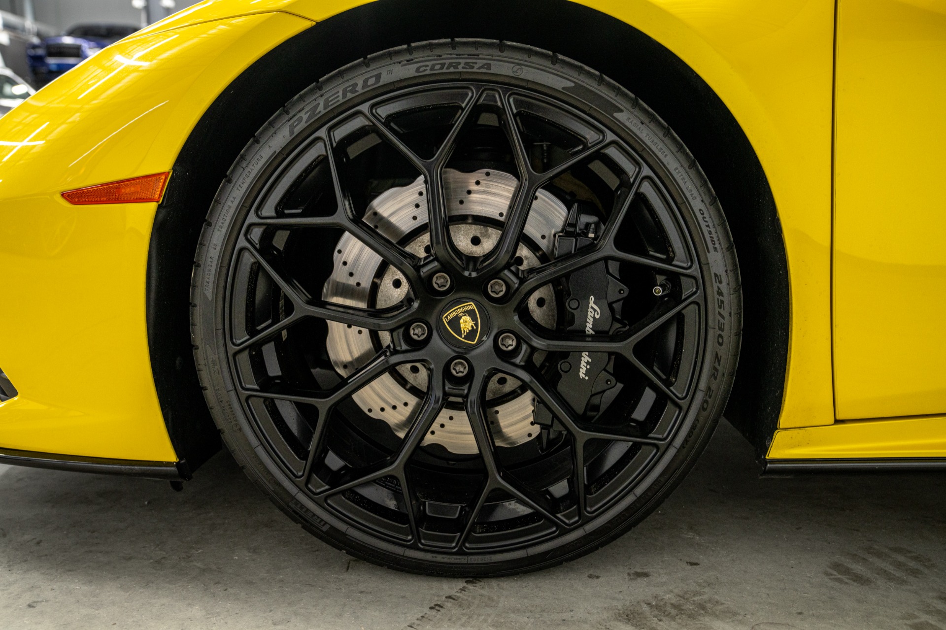 Lamborghini Huracan EVO RWD -EVOTRIM Bicolor Interior, Forged Carbon Interior Package