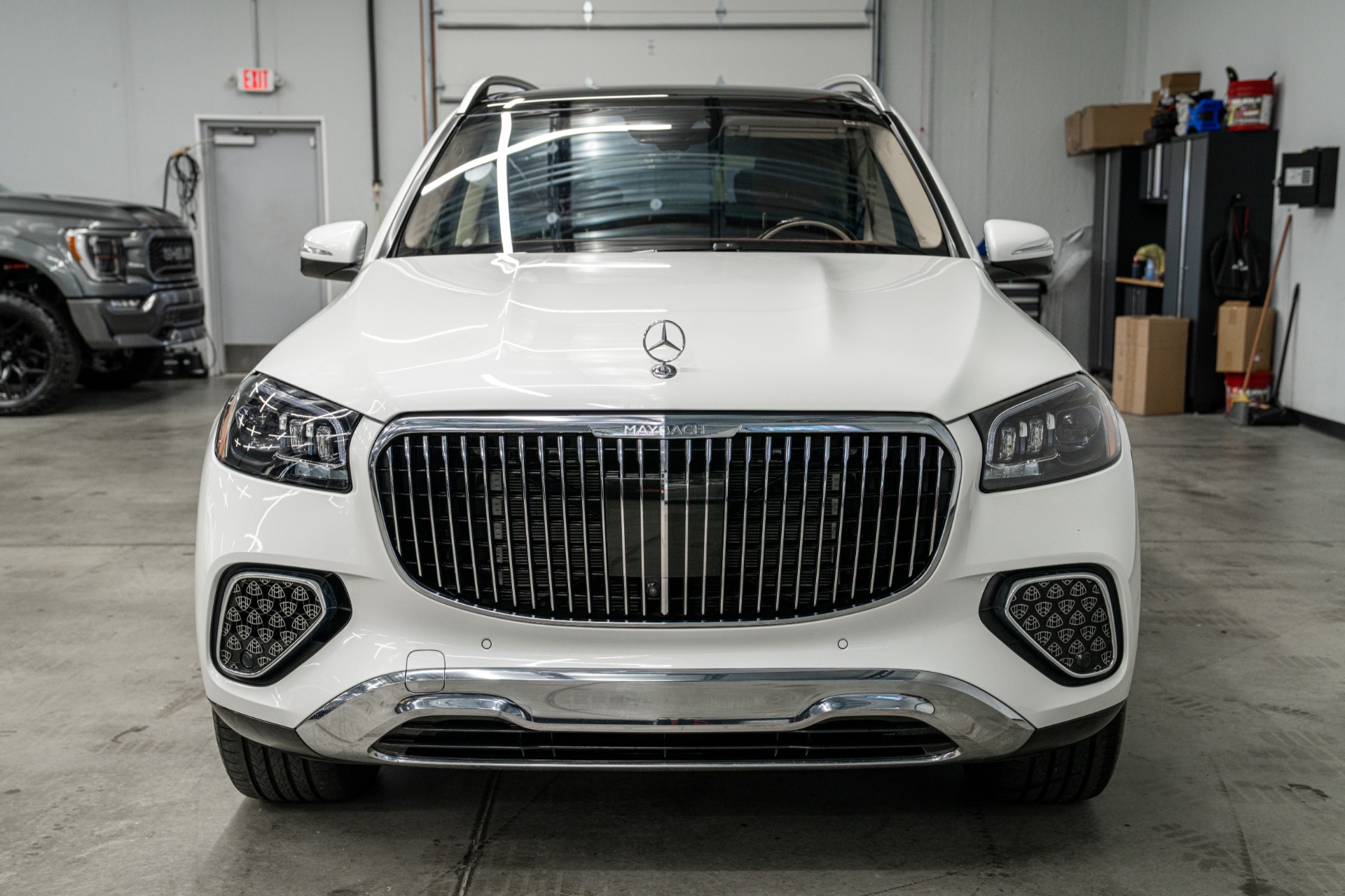 Mercedes-Benz Mercedes-Maybach GLS 600 4MATIC- Rear Seats With Console, Rear Entertainment, Folding Tables