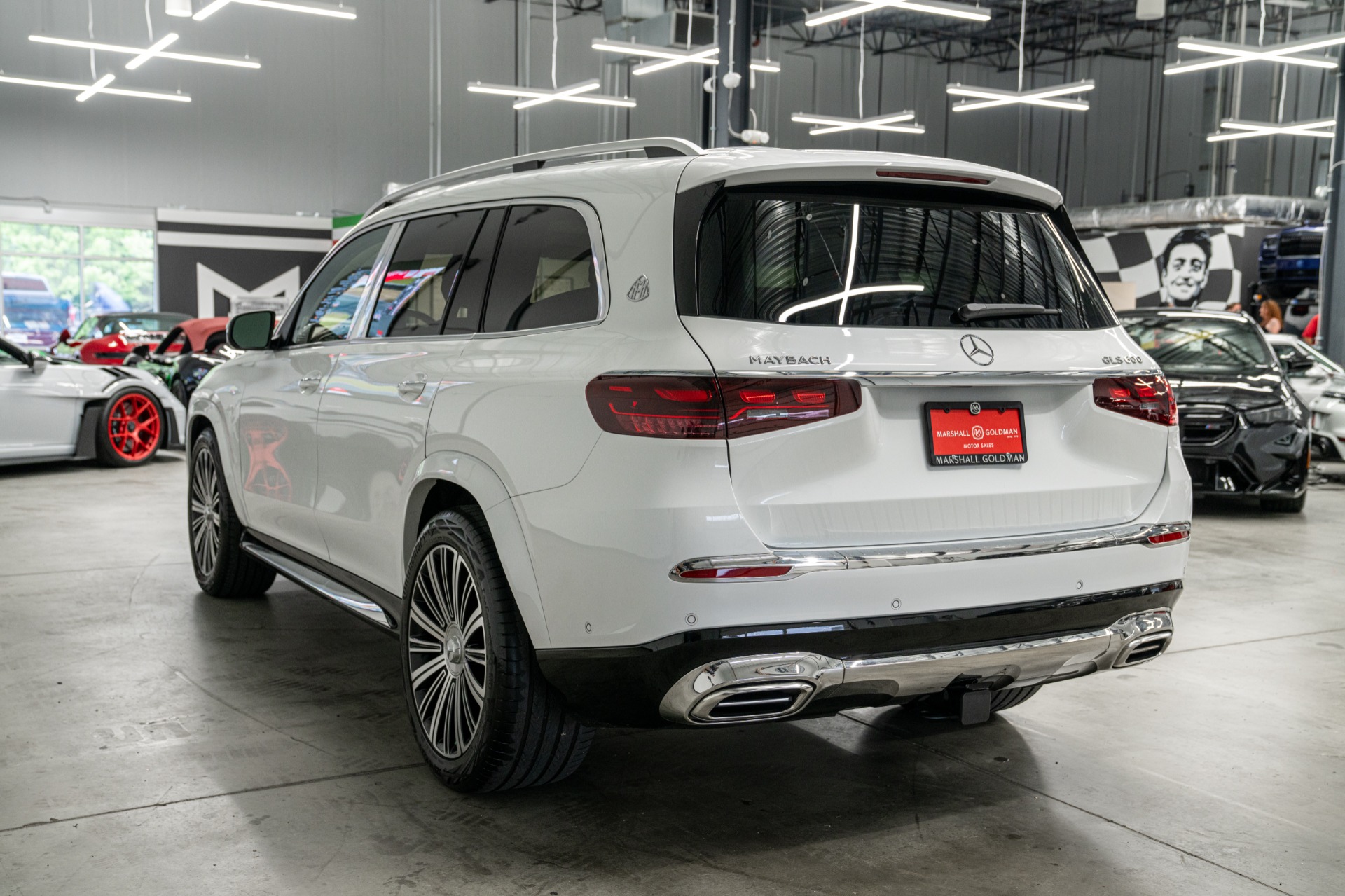 Mercedes-Benz Mercedes-Maybach GLS 600 4MATIC- Rear Seats With Console, Rear Entertainment, Folding Tables