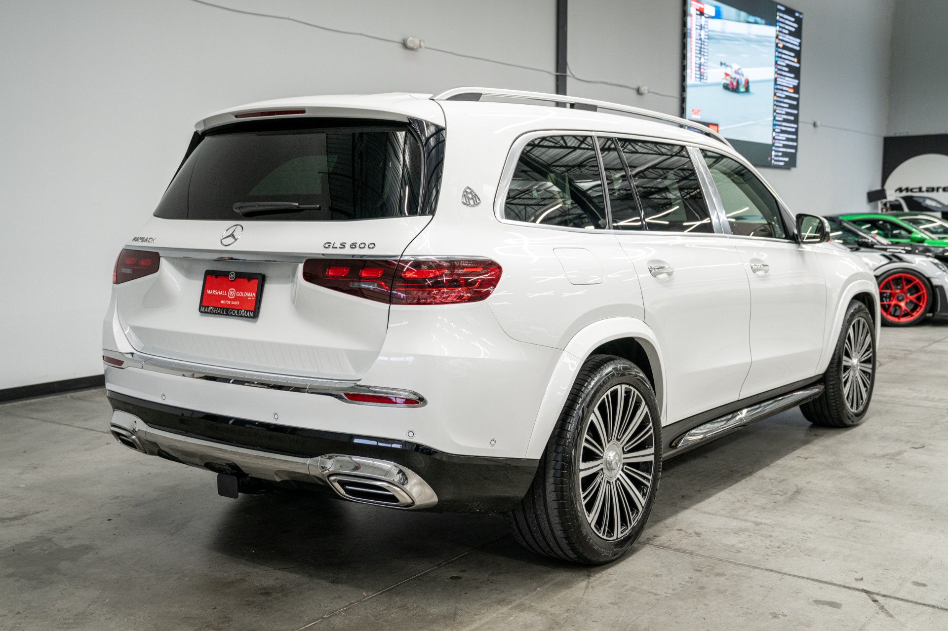 Mercedes-Benz Mercedes-Maybach GLS 600 4MATIC- Rear Seats With Console, Rear Entertainment, Folding Tables