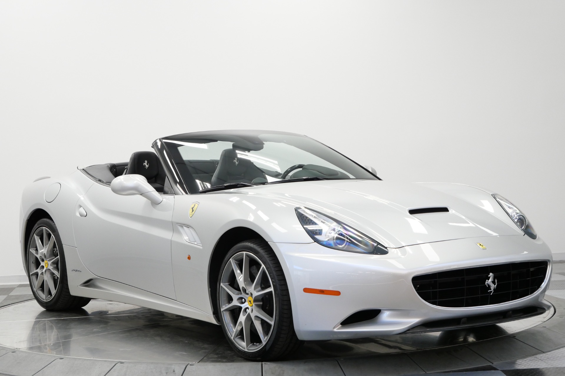 Ferrari California -Rare Two-Tone Paint, Rare Carbon Fiber Bucket Seats, Low Miles