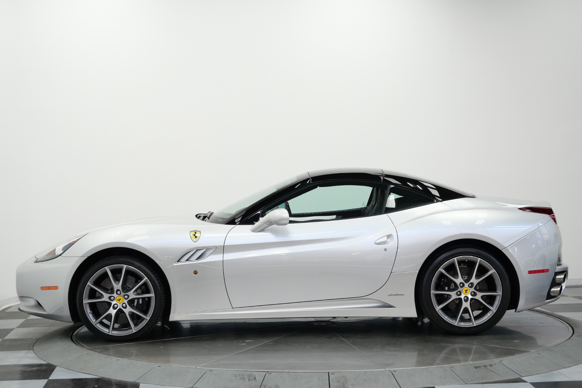 Ferrari California -Rare Two-Tone Paint, Rare Carbon Fiber Bucket Seats, Low Miles