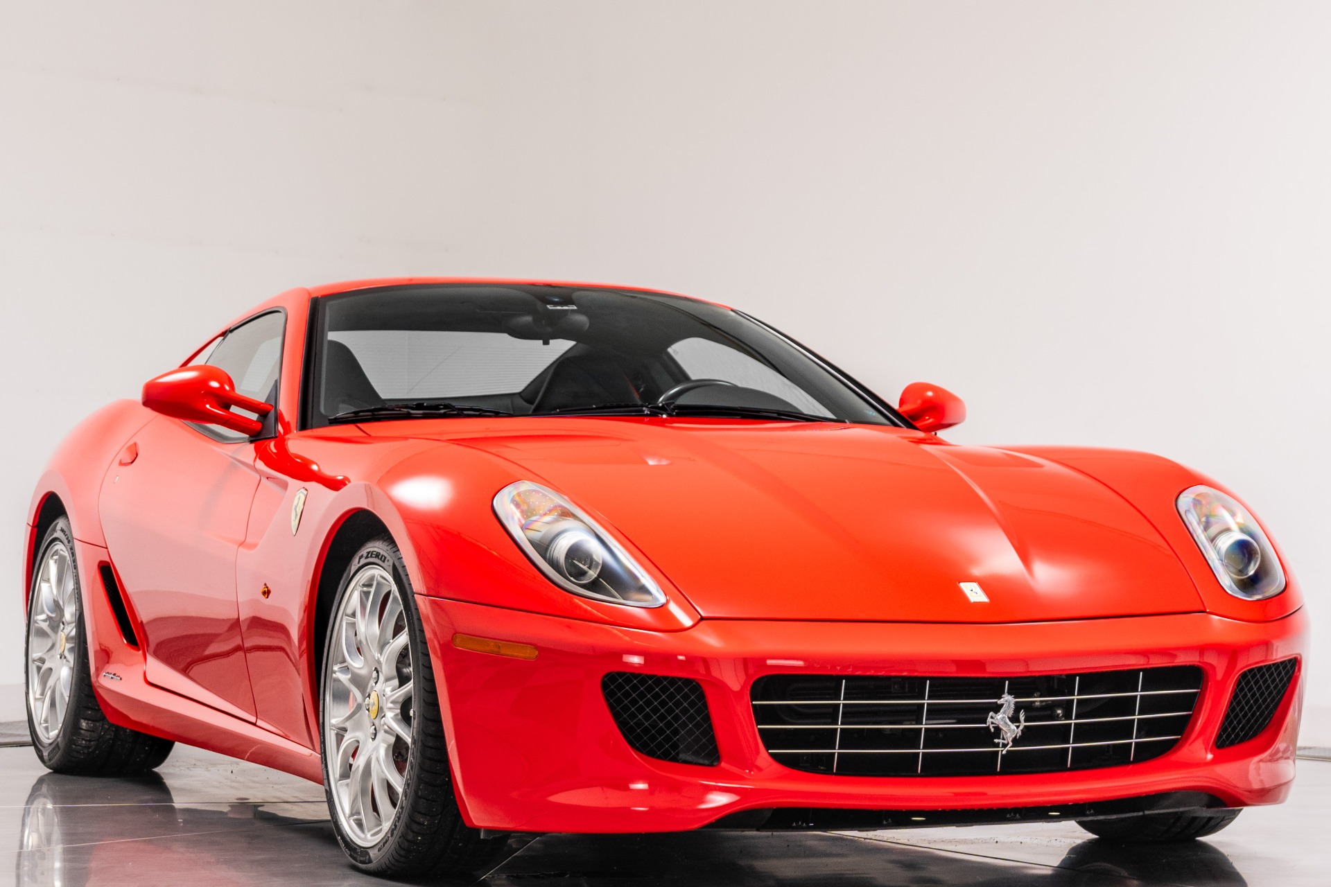 Ferrari 599 GTB Fiorano -Rare Rosso Scuderia, Daytona Seats, Carbon Dash, Low Miles