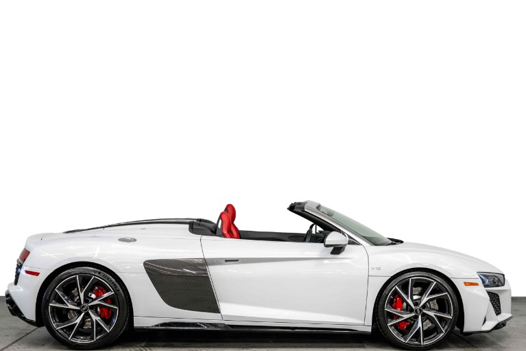 Audi R8 V10 Performance Spyder RWD -Carbon Fiber Packages In/Out, Very Low Miles
