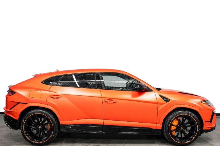 Lamborghini Urus S -Factory Matte Paint, Bicolor Interior Lamborghini Urus S -Factory Matte Paint, Bicolor Interior